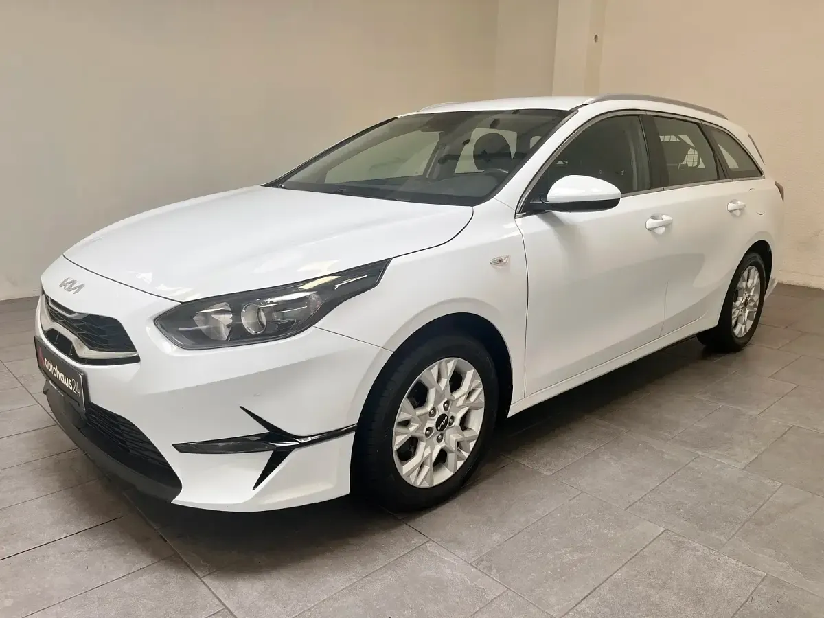 Gebraucht Kia Ceed Vision 136 PS (100 kW) 2023 Weiß Kleinwagen