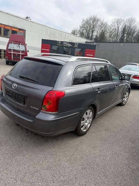 Gebraucht Toyota Avensis Executive 163 PS (119 kW) 2006 Grau Kombi
