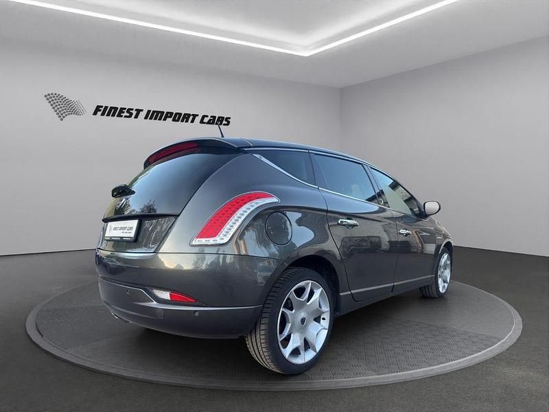 Gebraucht Lancia Delta 120 PS (88 kW) 2014 Grau Kleinwagen