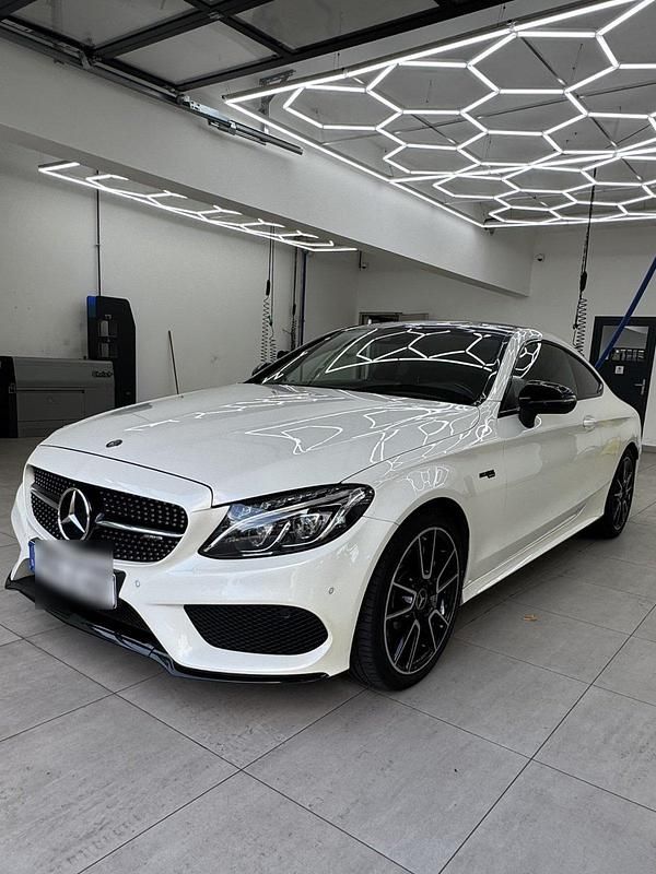 Weiß Gebraucht 2017 Mercedes C43 AMG AMG Coupé | 33.990 € (Fairer Preis) - Bild 1/4