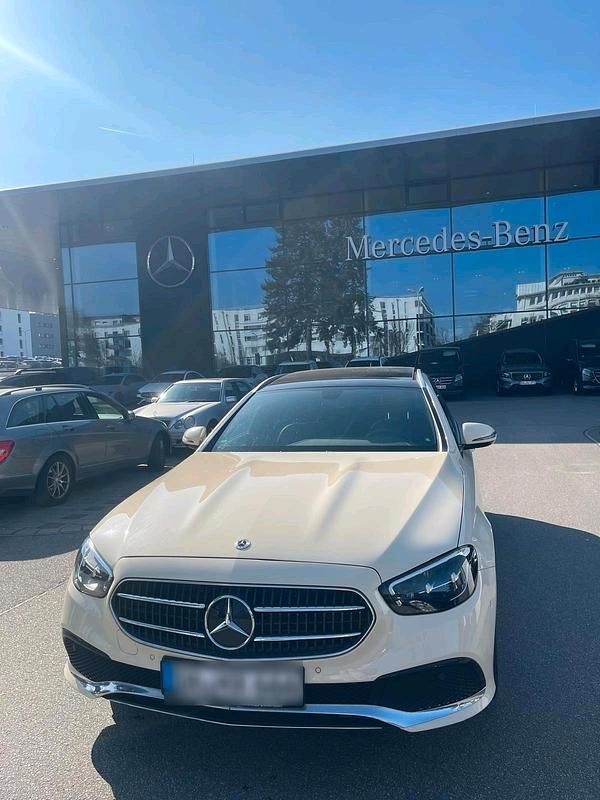 Gebraucht Mercedes E220 2023 Beige Kombi