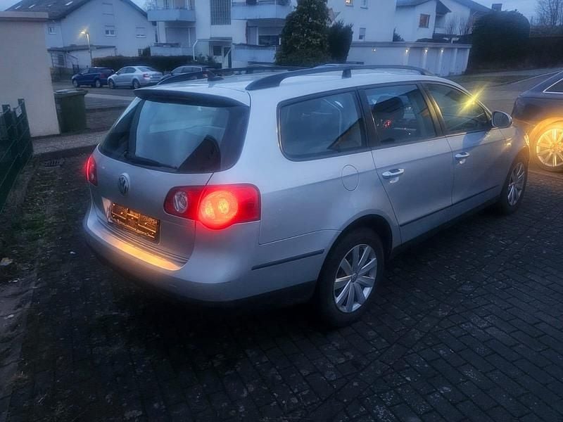 Gebraucht VW Passat 140 PS (102 kW) 2011 Silber Kombi