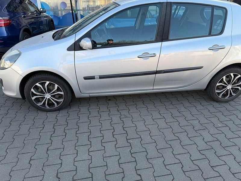 Gebraucht Renault Clio II Dynamique 111 PS (81 kW) 2008 Silber Limousine