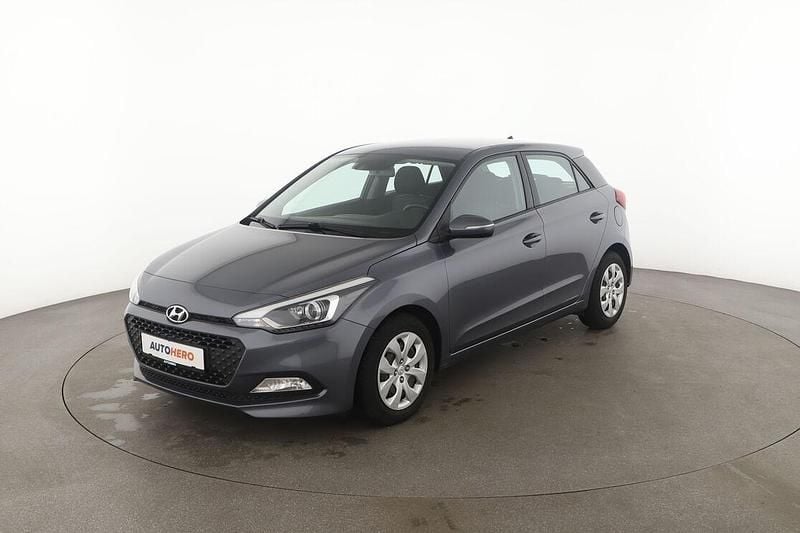 Grau Gebraucht 2017 Hyundai i20 Trend Limousine | 11.270 € (Fairer Preis) - Bild 1/3