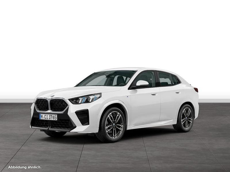 Alpinweiss Gebraucht 2025 BMW X2 Luxury Line SUV | 47.864 € (Superpreis) - Bild 1/4