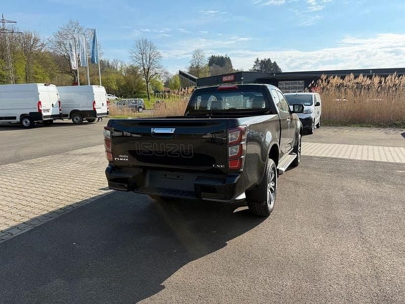 Neu Isuzu D-Max 163 PS (119 kW) 2026 Schwarz Pickup