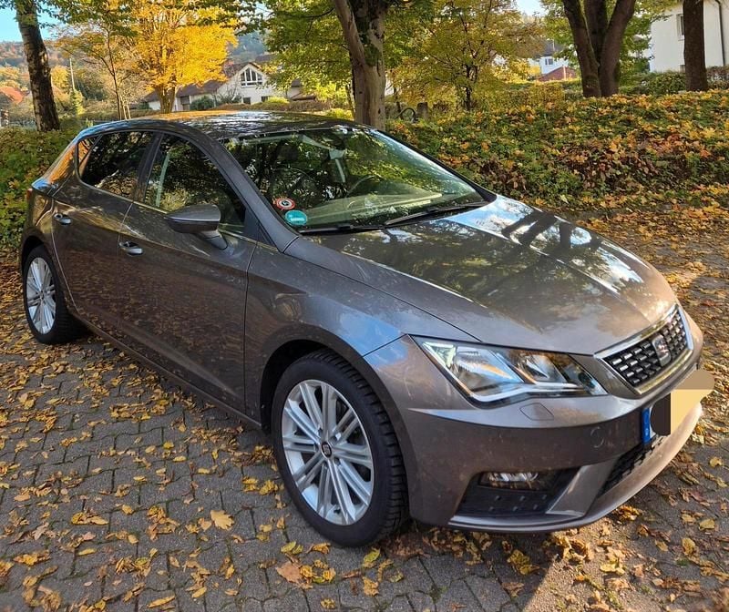 Grau Gebraucht 2017 Seat Leon XCELLENCE Limousine | 11.300 € (Guter Preis) - Bild 1/4