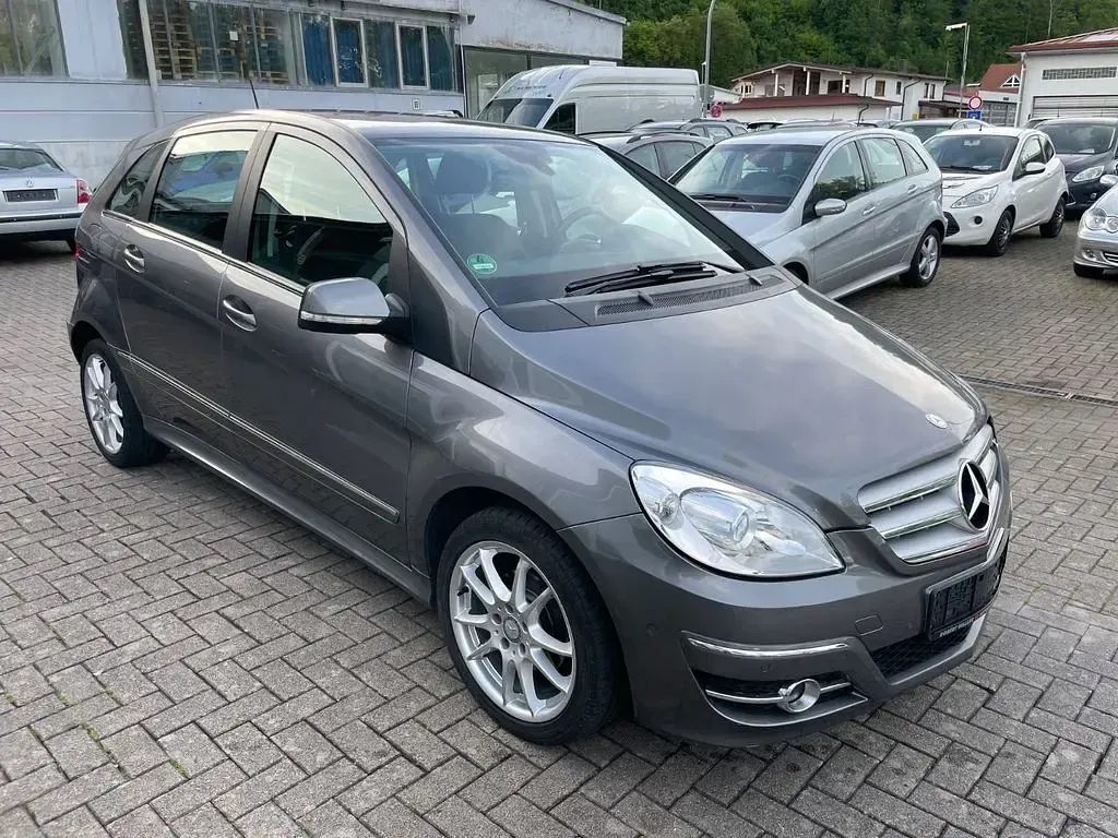 Gebraucht Mercedes B180 Avantgarde 116 PS (85 kW) 2010 Grau Van / Kleinbus