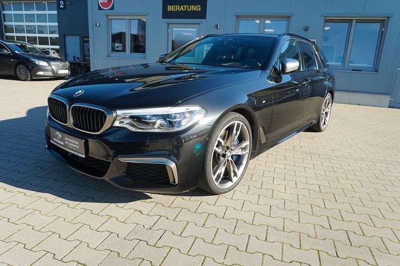 Schwarz Gebraucht 2018 BMW M550 Performance Limousine | 34.780 € (Fairer Preis) - Bild 1/4