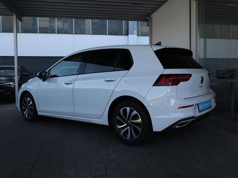 Gebraucht VW Golf VIII Active 150 PS (110 kW) 2023 Weiß Limousine