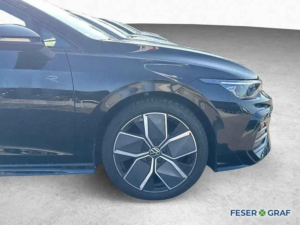 Gebraucht VW Golf VIII R-line 150 PS (110 kW) 2025 Grenadillschwarz metallic Kombi