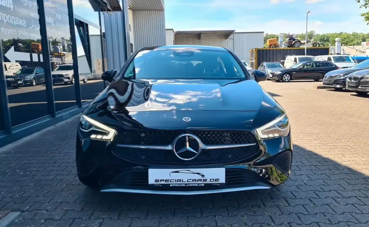 Gebraucht Mercedes CLA180 Premium 136 PS (100 kW) 2023 Nachtschwarz Coupé