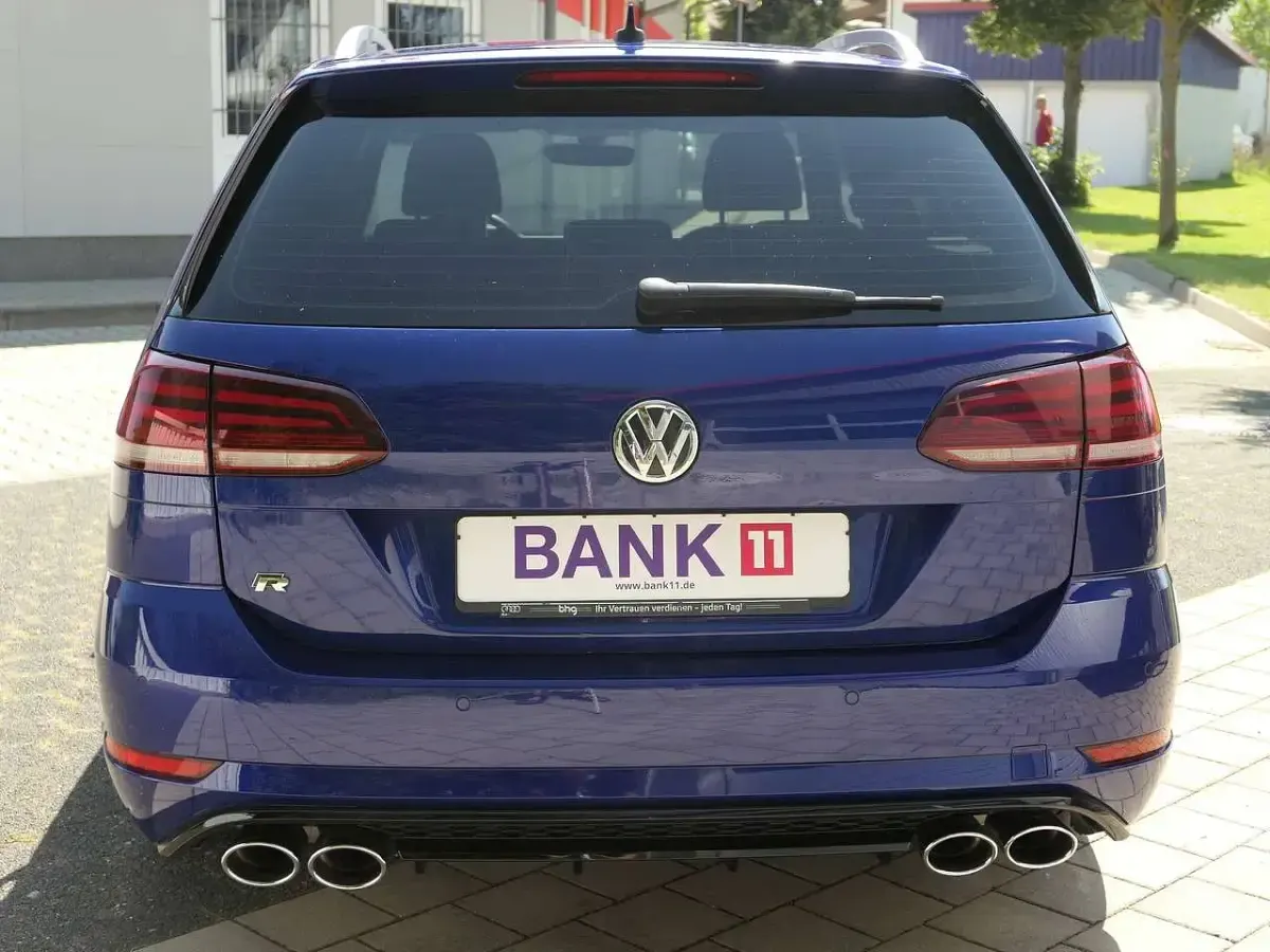Gebraucht VW Golf VII R 300 PS (220 kW) 2020 Lapiz blue perleffekt Kombi