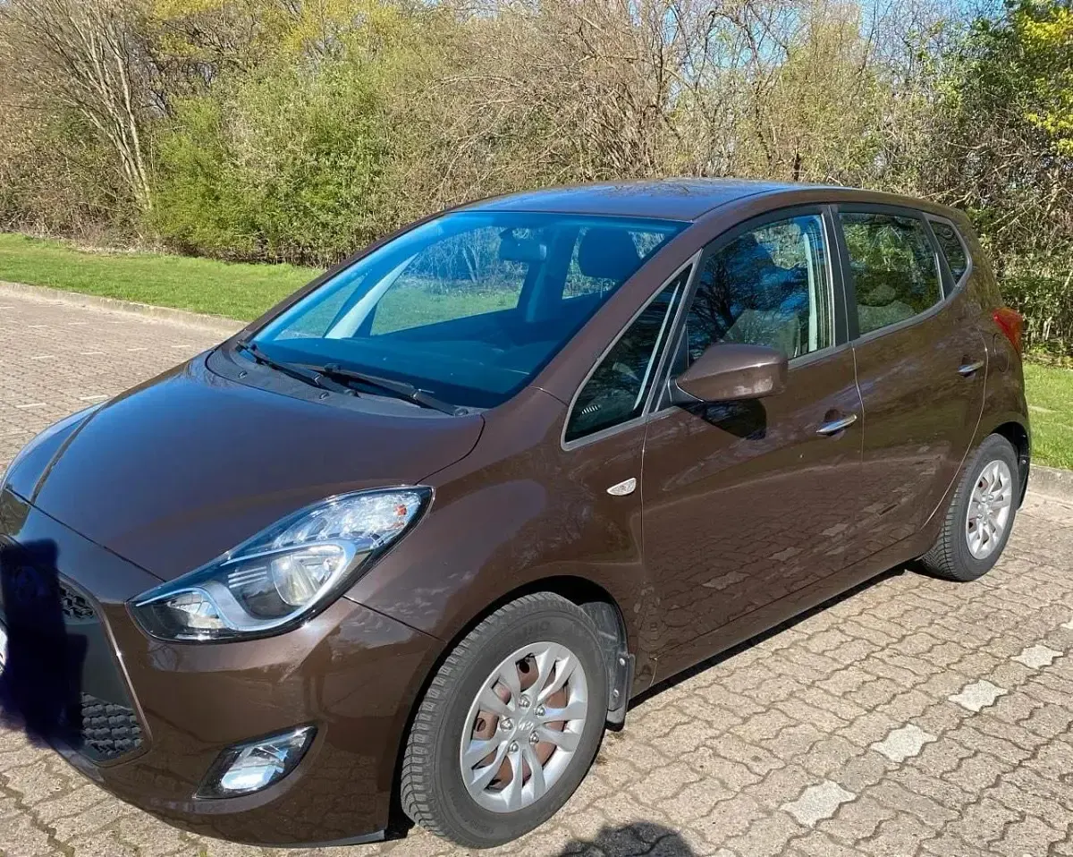 Gebraucht Hyundai i20 90 PS (66 kW) 2017 Braun Limousine