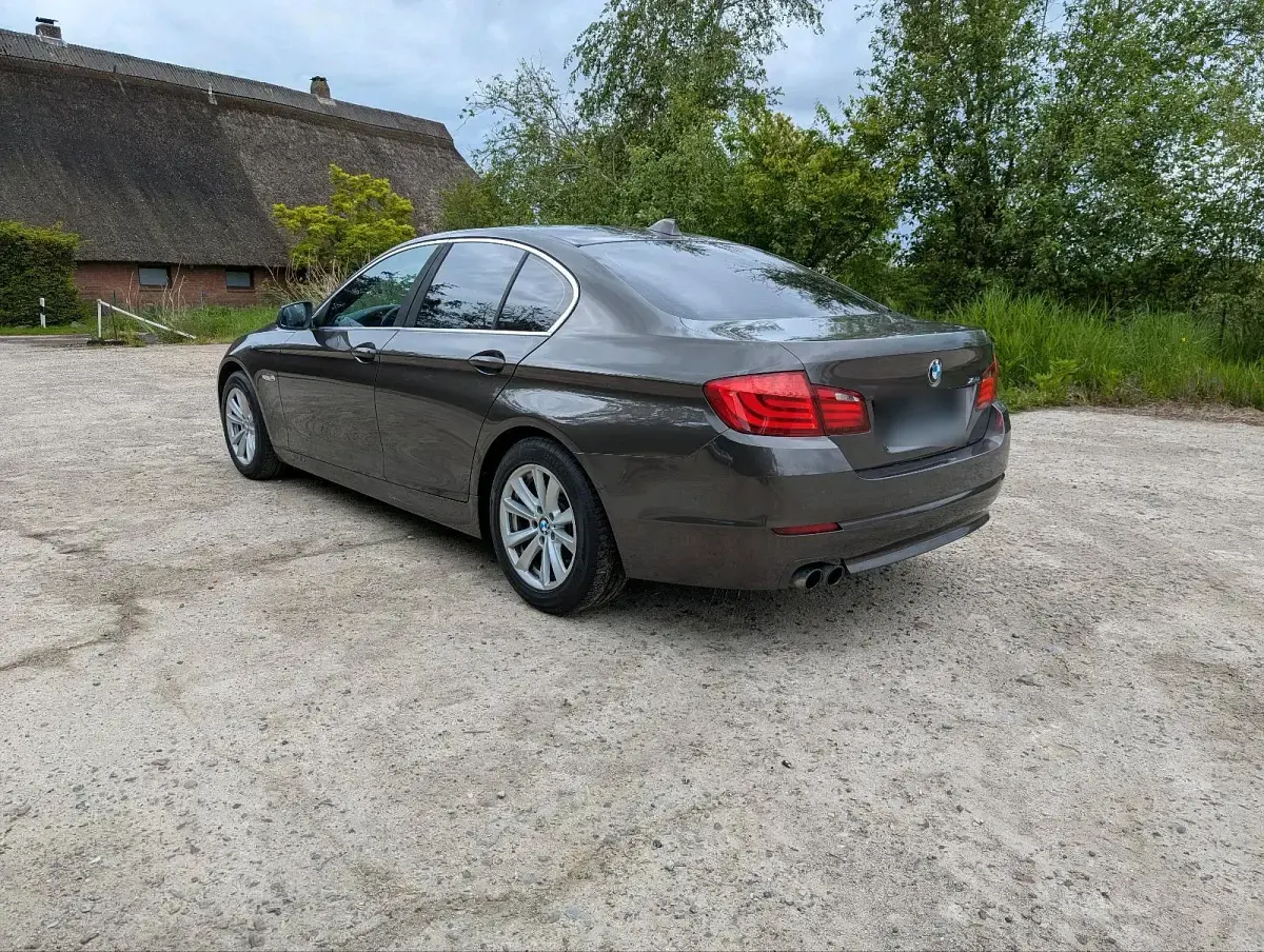 Gebraucht BMW 523 204 PS (150 kW) 2010 Braun Limousine