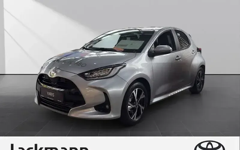 Używany Toyota Yaris Hybrid 117 KM (86 kW) 2026 Sedan/Limuzyna