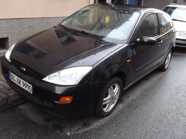 Schwarz metallic Gebraucht 2001 Ford Focus Kleinwagen | 2.000 € (Etwas zu teuer) - Bild 1/4