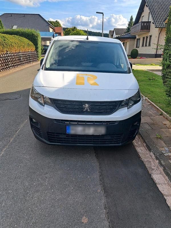 Weiß Gebraucht 2020 Peugeot Partner Van / Kleinbus | 12.200 € - Bild 1/4