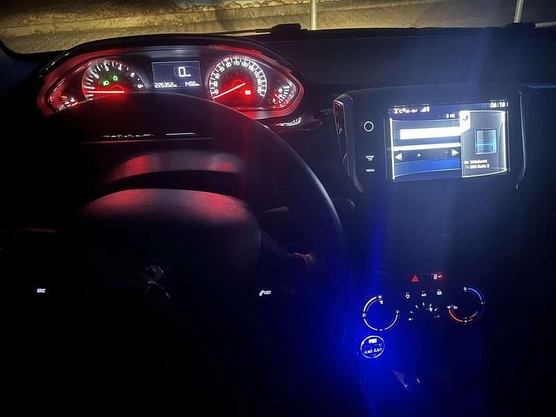 Gebraucht Peugeot 208 Active 82 PS (60 kW) 2012 Kleinwagen