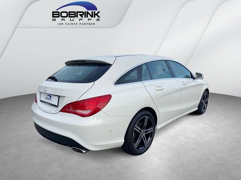 Gebraucht Mercedes CLA250 Shooting Brake Urban 211 PS (155 kW) 2015 Weiß Kombi