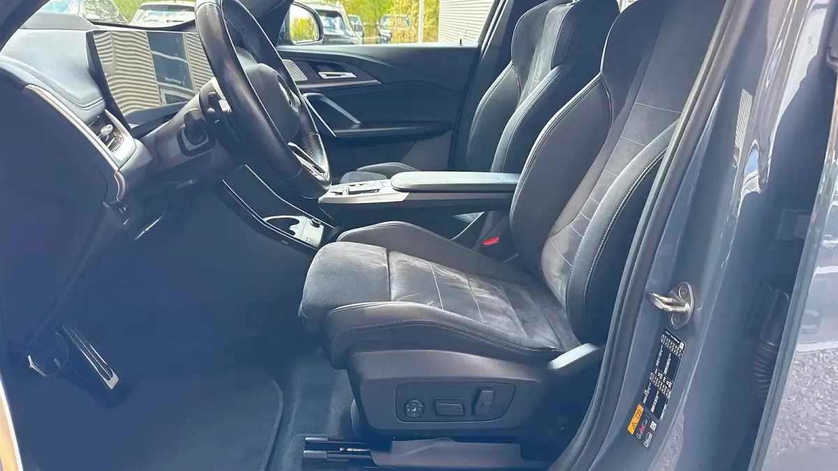 Gebraucht BMW iX1 Shadowline 200 kW (272 PS) 2023 Bmw individual storm gray metal SUV