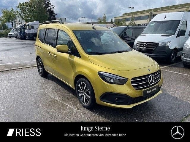 Limonitgelb metallic Gebraucht 2024 Mercedes T180 Progressive Van / Kleinbus | 29.969 € (Fairer Preis) - Bild 1/4