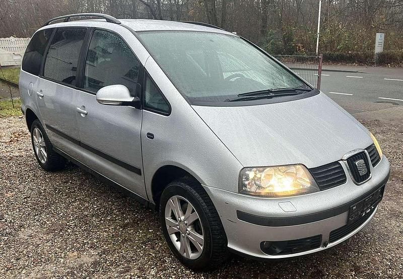 Reflexsilber metallic Gebraucht 2010 Seat Alhambra Reference Van / Kleinbus | 3.450 € (Fairer Preis) - Bild 1/4