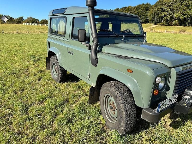 Gebraucht Land Rover Defender 122 PS (89 kW) 2013 Grün Kombi