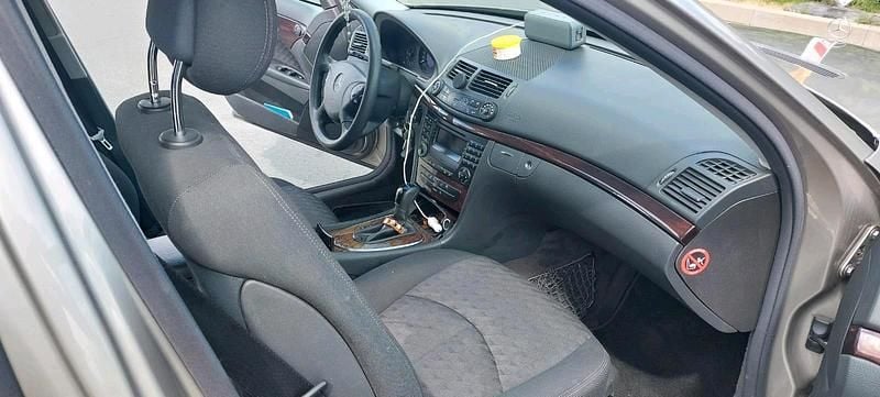 Gebraucht Mercedes E220 150 PS (110 kW) 2005 Gold Kombi
