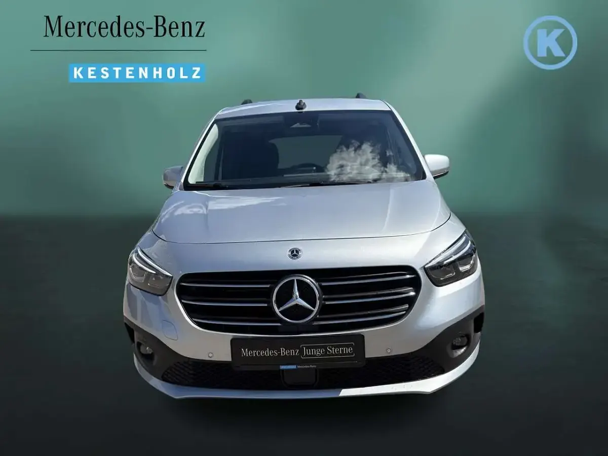 Gebraucht Mercedes T180 Progressive 116 PS (85 kW) 2025 Helvinsilber Van / Kleinbus