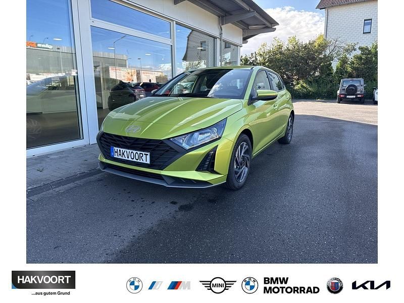 Grün Neu 2025 Hyundai i20 Limousine | 17.880 € (Guter Preis) - Bild 1/4
