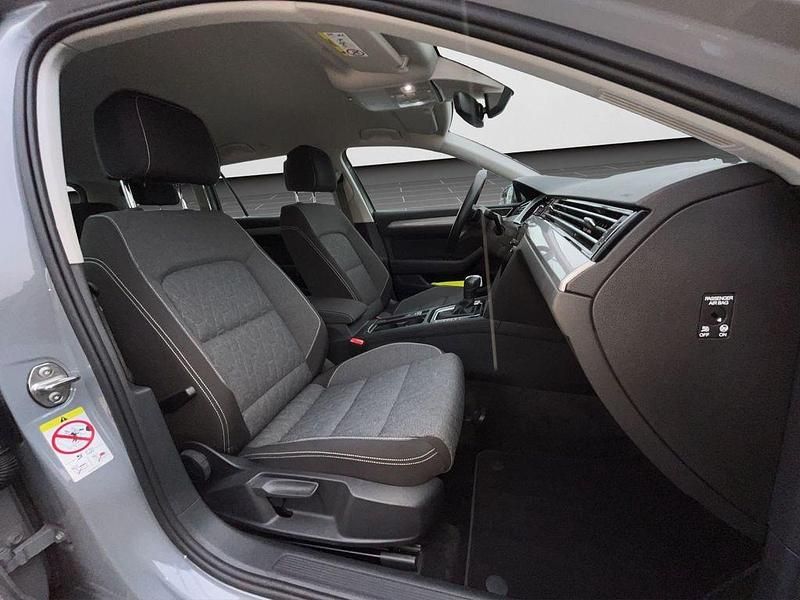 Gebraucht VW Passat Business 150 PS (110 kW) 2023 Grau Kombi