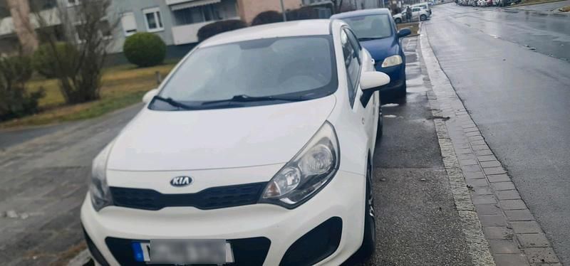 Gebraucht Kia Rio 74 PS (54 kW) 2014 Weiß Kleinwagen