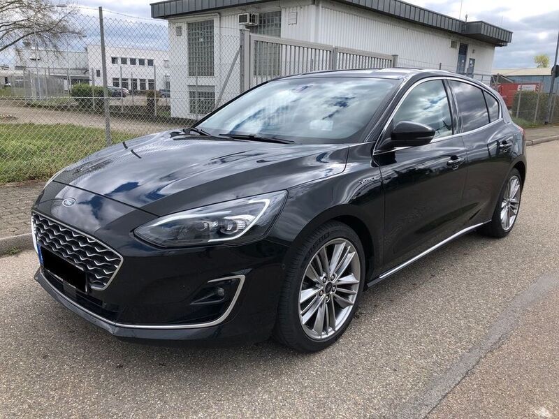 Schwarz Gebraucht 2021 Ford Focus Vignale Limousine | 19.900 € (Fairer Preis) - Bild 1/4