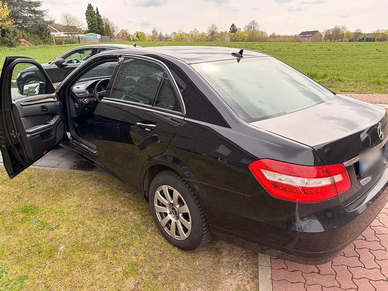 Gebraucht Mercedes E220 170 PS (125 kW) 2009 Schwarz Limousine