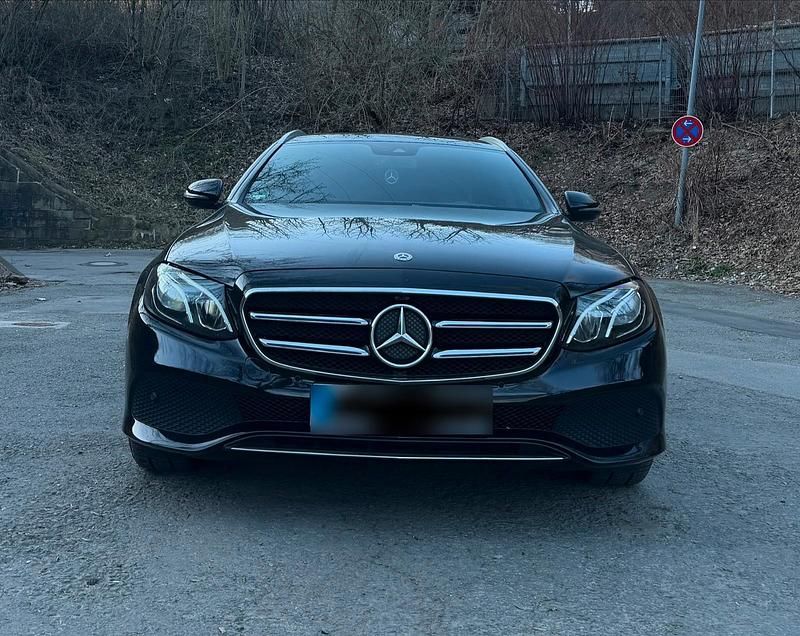 Gebraucht Mercedes E220 Avantgarde 194 PS (142 kW) 2019 Schwarz Kombi