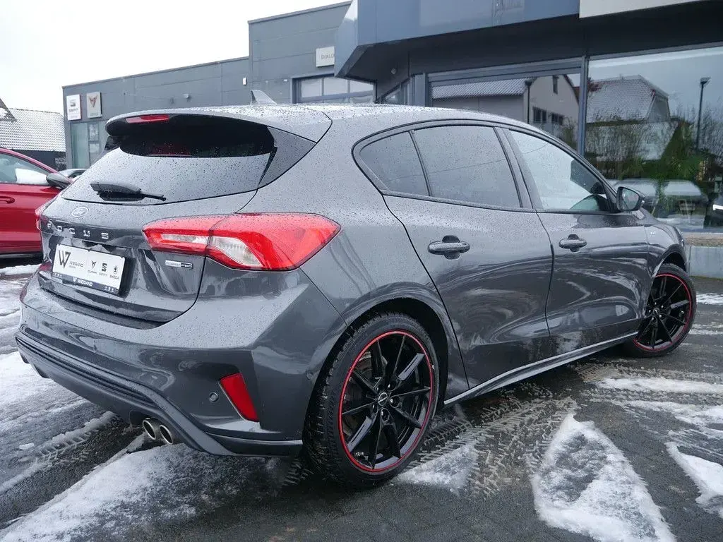 Gebraucht Ford Focus ST-Line 125 PS (91 kW) 2021 Grau Limousine