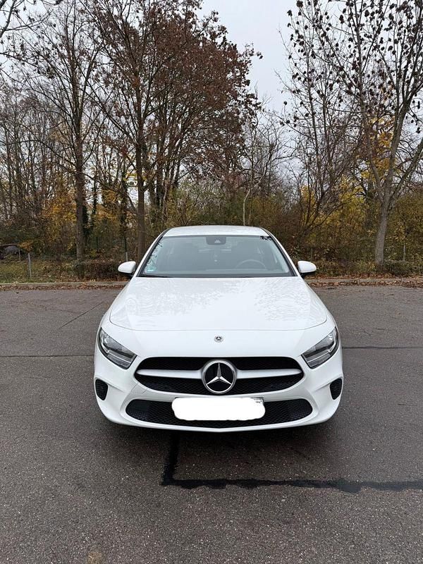 Gebraucht Mercedes A200 Advanced 163 PS (119 kW) 2021 Weiß Limousine
