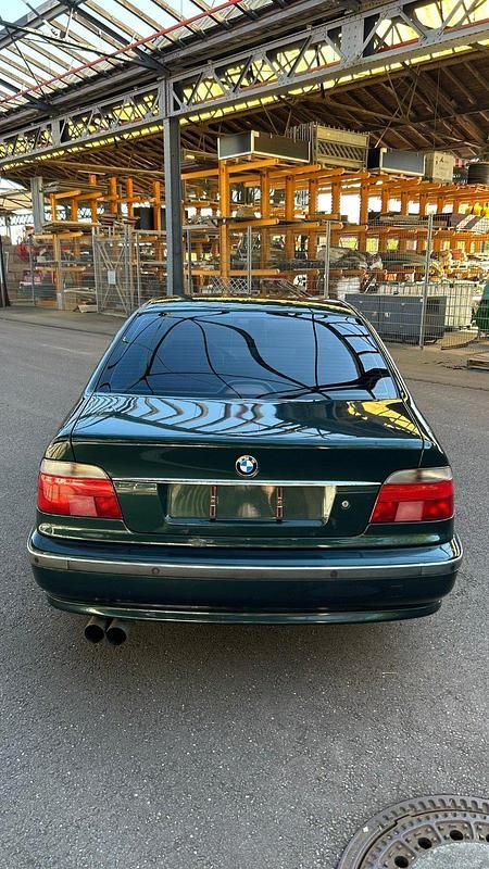 Second-hand BMW 523 Performance 170 CP (125 kW) 2000 Verde Berlinǎ