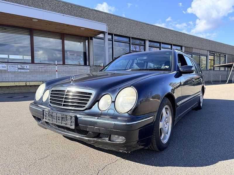 Gebraucht Mercedes E240 Avantgarde 170 PS (125 kW) 2001 Blau Limousine