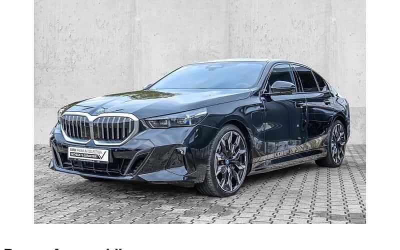 Schwarz Gebraucht 2024 BMW 550e Comfort Edition Limousine | 75.800 € (Superpreis) - Bild 1/4