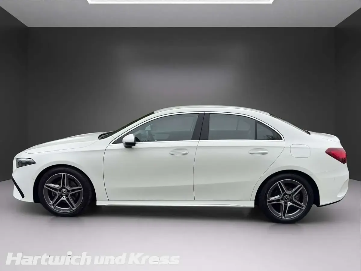 Gebraucht Mercedes A180 Advanced Plus 136 PS (100 kW) 2025 Polarweiss  unilack Limousine