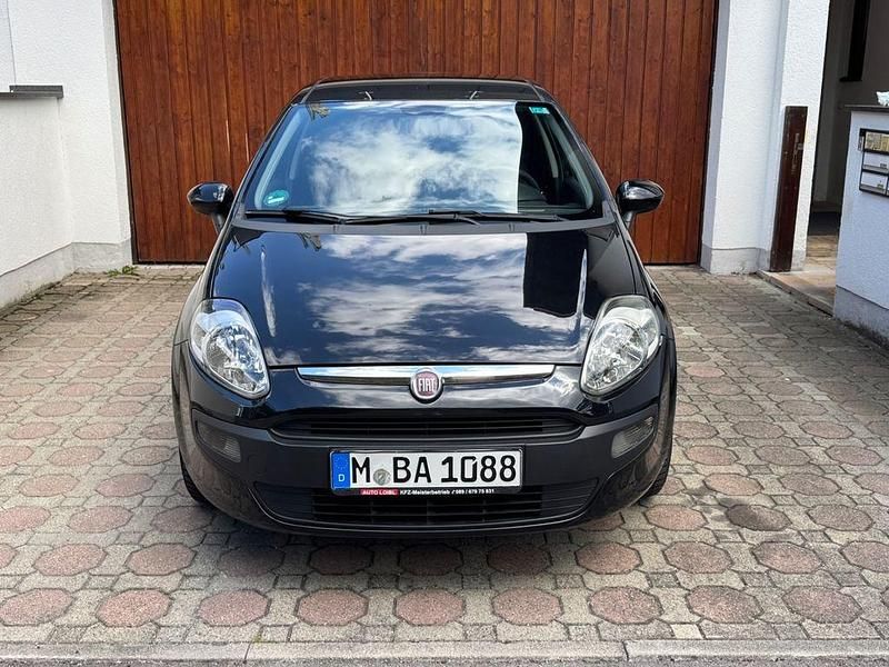 Schwarz Gebraucht 2011 Fiat Punto Kleinwagen | 3.500 € (Fairer Preis) - Bild 1/4