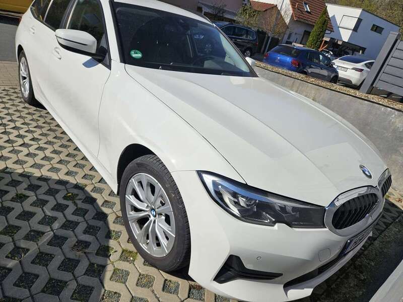 Weiß Gebraucht 2020 BMW 318 Advantage Kombi | 17.350 € (Fairer Preis) - Bild 1/4