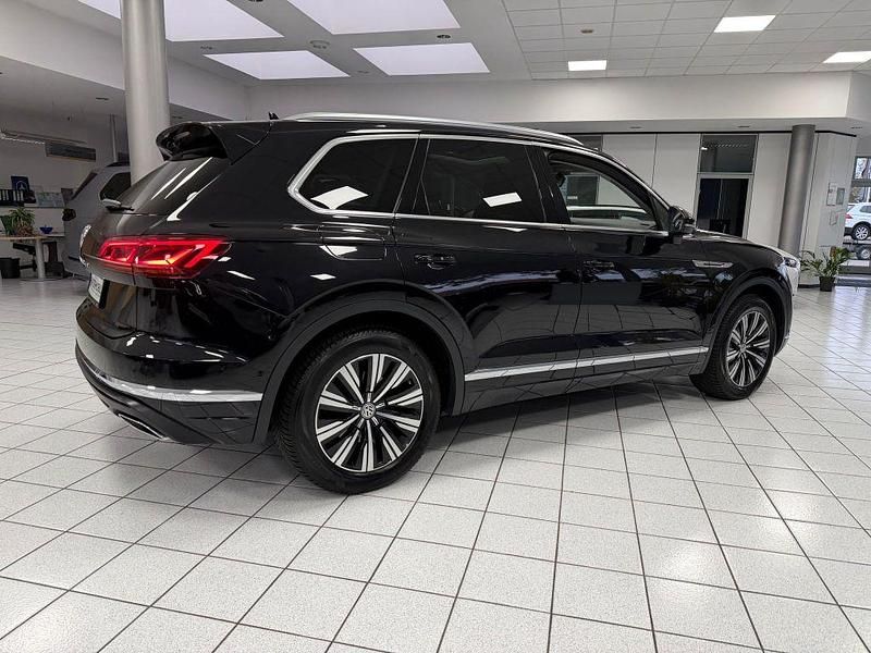 Gebraucht VW Touareg Elegance 286 PS (210 kW) 2018 Deep black perleffekt SUV