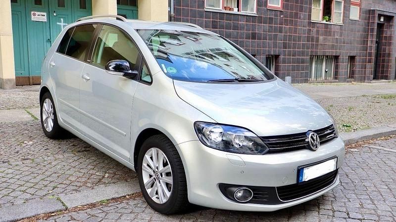 Silber Gebraucht 2011 VW Golf Plus Style Van / Kleinbus | 9.799 € (Etwas zu teuer) - Bild 1/4