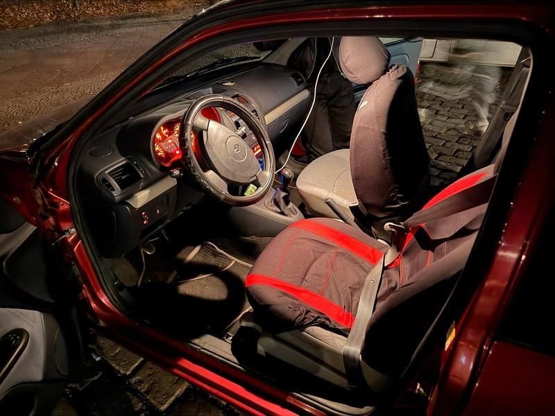 Gebraucht Renault Clio II 82 PS (60 kW) 2003 Andere farben Kleinwagen