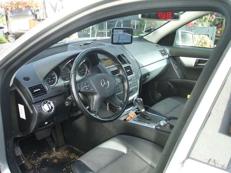 Silber Gebraucht 2011 Mercedes C180 Avantgarde Limousine | 7.000 € (Superpreis) - Bild 1/4