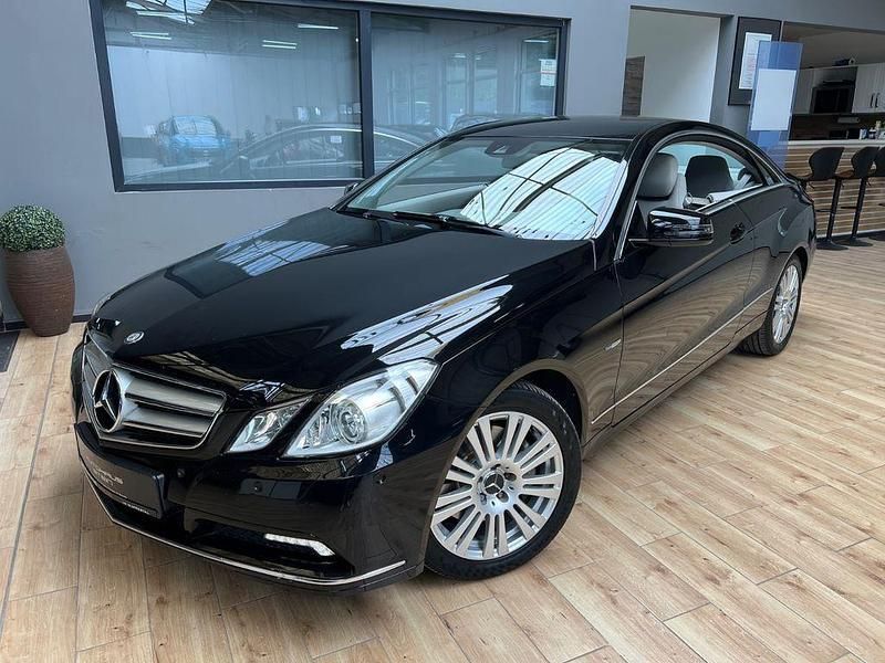 Schwarz Gebraucht 2010 Mercedes E250 Coupé | 12.990 € (Fairer Preis) - Bild 1/4