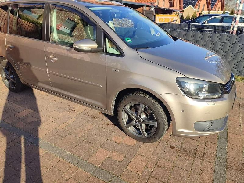 Gebraucht VW Touran Life 140 PS (102 kW) 2013 Van / Kleinbus